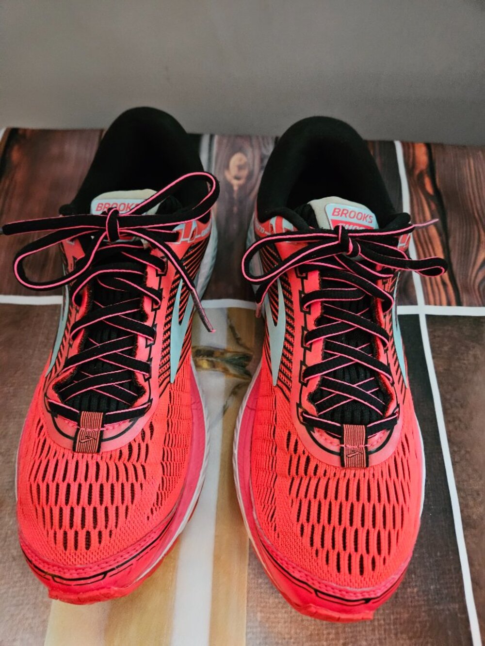 Brooks Ghost 10 running shoes Size 9.5 Athletic Orange